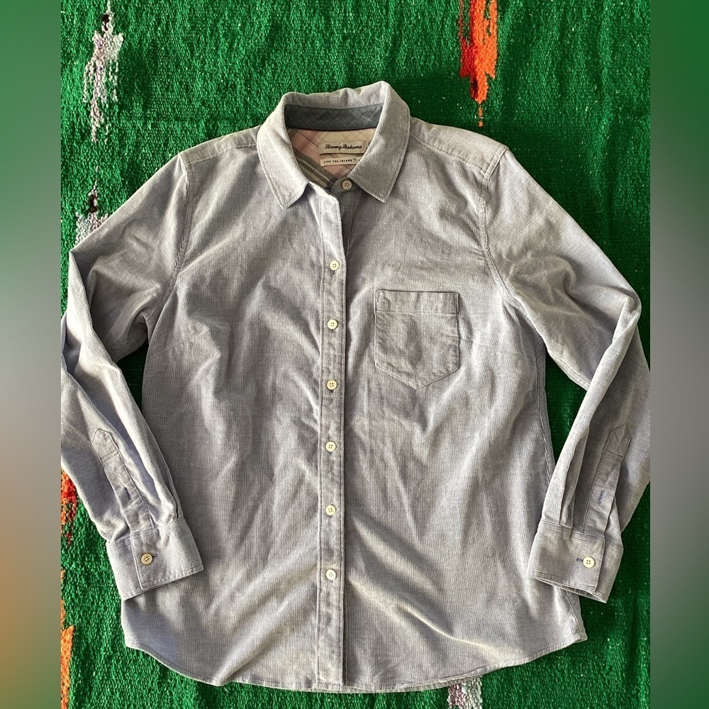 Tommy Bahama island life corduroy button down -SZ S
Pit to pit 19”
Length 25”